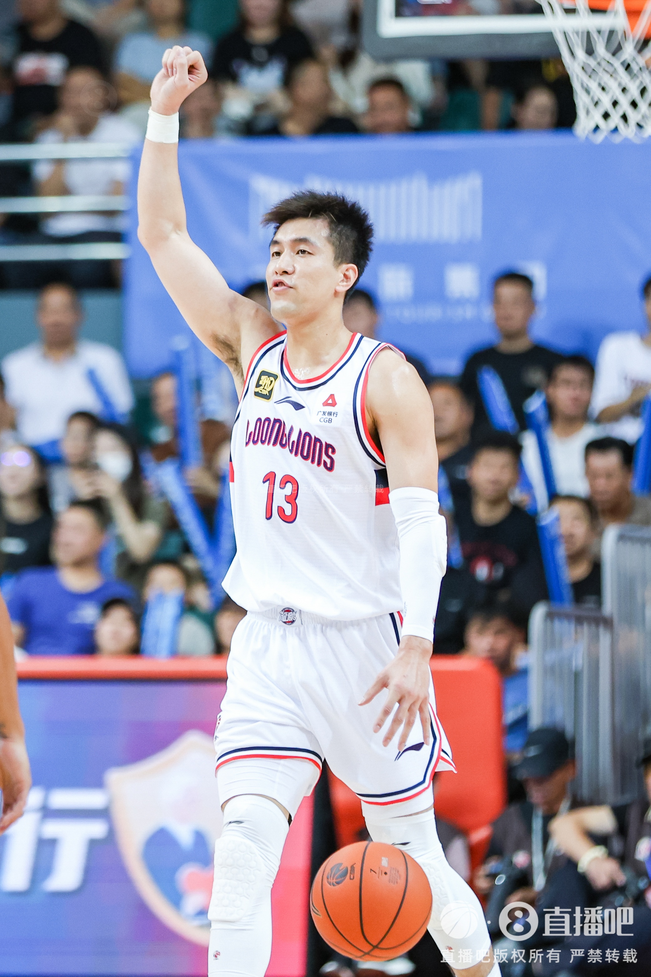 开云体育官网-19分3板2助！郭艾伦：自己很开心 今天没有受伤 能够继续打比赛